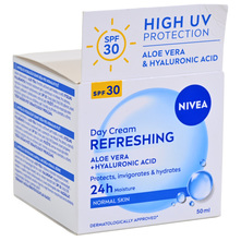 Nivea Refreshing Njegujuća dnevna krema s aloe verom i hijaluronskom kiselinom SPF 30 50 ml